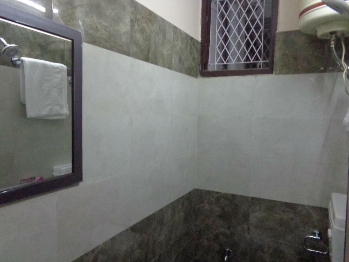 Delhi Inn,Walk In Nizamuddin Railway Station Nova Deli Exterior foto
